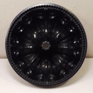 Nordic Ware Kitchen - 👹SOLD👹Nordic Ware Fleur De Lis Bundt Cake Pan Nordic Ware Kitchen - 👹SOLD👹Nordic Ware Fleur De Lis Bundt Cake Pan